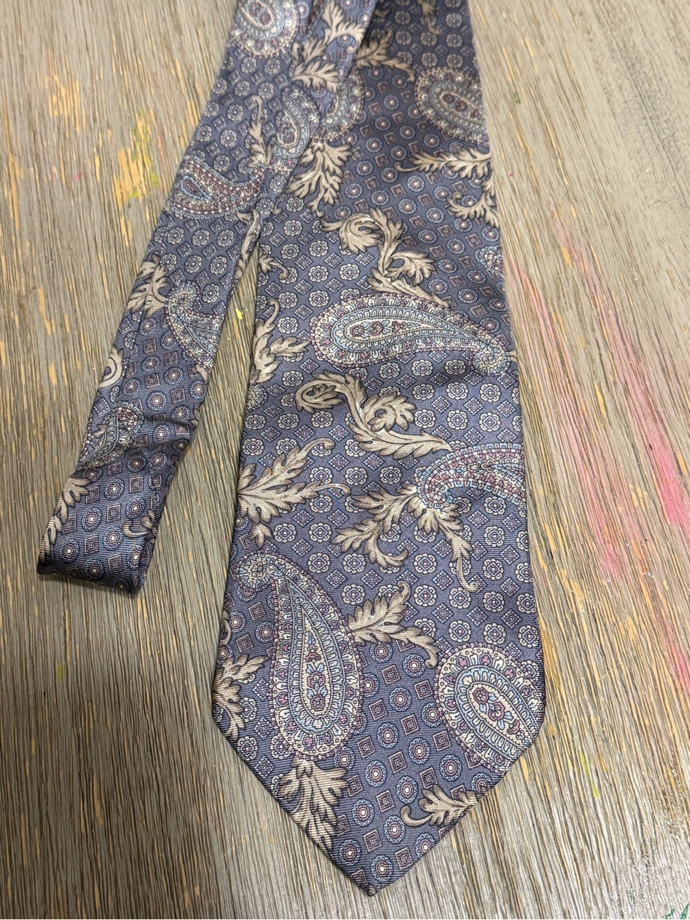 Bill Blass 100% Silk Paisley Necktie Made in USA
